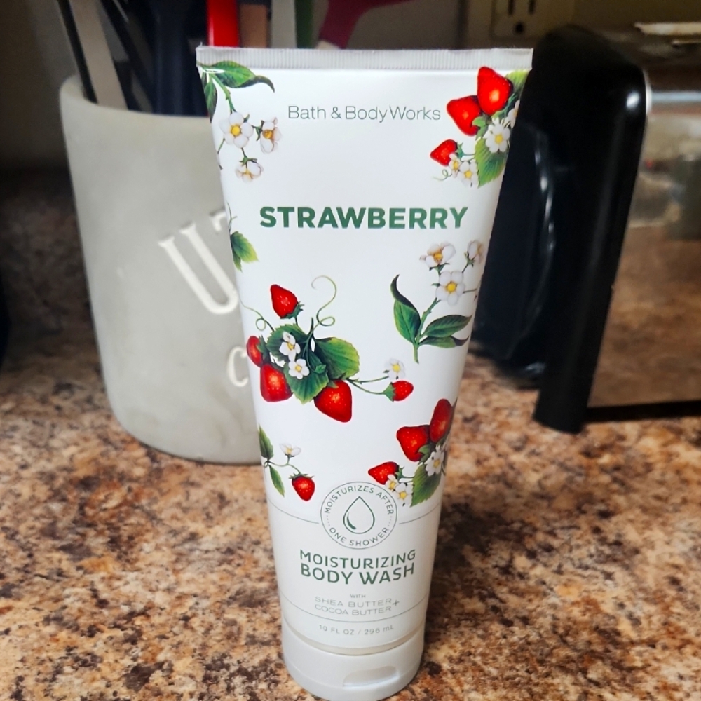 Bath & Body Works Strawberry Moisturizing Body Wash